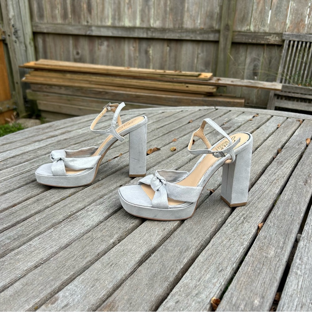 Valencia silver Platform Heels by Badgley Mischka size‎ 6.5